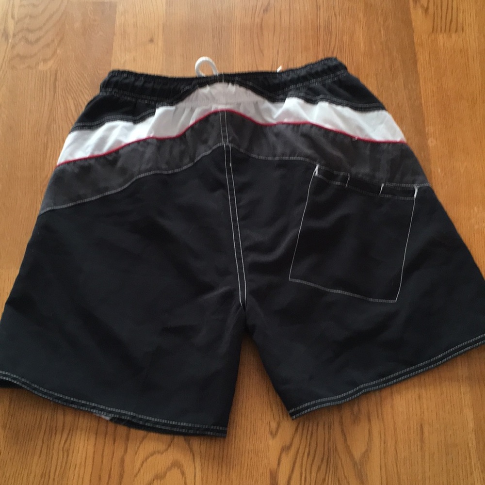 Boys size 16/18 swim trunks - Picture 2 of 7